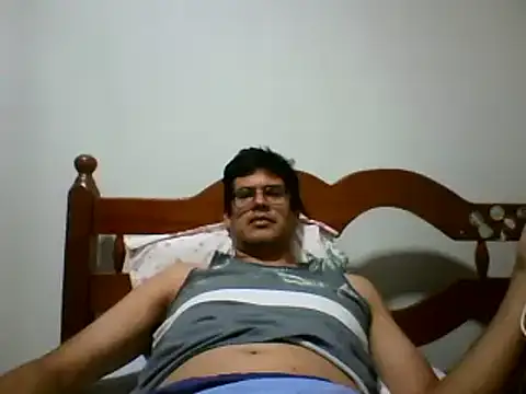 Snapshot of AgneloFly chatting on March 8, 2025, 10:24 pm AgneloFly online show from March 8, 2025, 10:24 pm