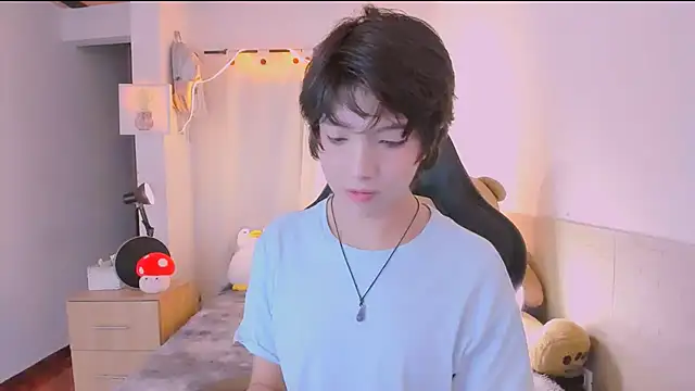 AllanYong18 online show from April 19, 2026, 4:24 am