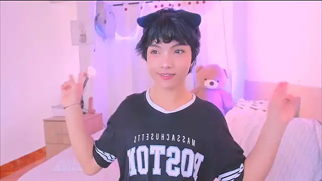 Snapshot of AllanYong18 chatting on November 2, 2025, 3:17 pm AllanYong18 online show from November 2, 2025, 3:17 pm