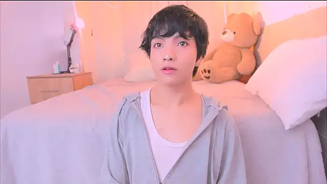 Snapshot of AllanYong18 chatting on October 28, 2025, 12:48 pm AllanYong18 online show from October 28, 2025, 12:48 pm