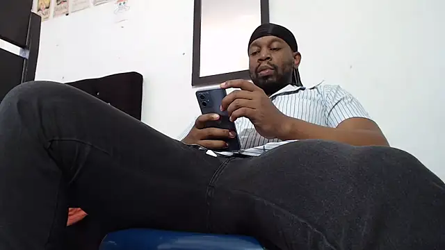Snapshot of strong__anthony chatting on June 11, 2026, 4:04 pm strong anthony online show from June 11, 2026, 4:04 pm