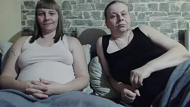 Snapshot of YviEngel87 chatting on November 8, 2025, 4:21 pm YviEngel87 online show from November 8, 2025, 4:21 pm