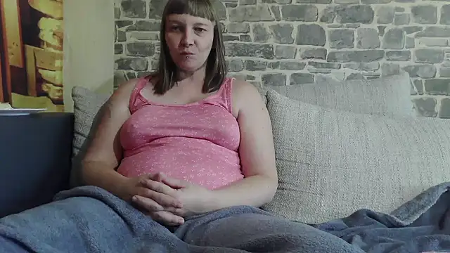 Snapshot of YviEngel87 chatting on September 25, 2025, 12:22 pm YviEngel87 online show from September 25, 2025, 12:22 pm