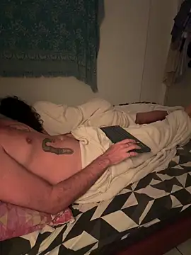 Snapshot of xtrppyx chatting on October 19, 2025, 5:32 am xtrppyx online show from October 19, 2025, 5:32 am