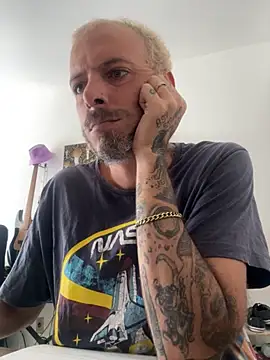 Snapshot of xtrppyx chatting on October 10, 2025, 1:45 pm xtrppyx online show from October 10, 2025, 1:45 pm