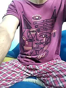 TOPMOON001 online show from October 15, 2025, 8:33 am