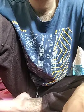 TOPMOON001 online show from December 18, 2025, 6:23 pm