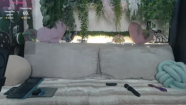 Snapshot of scyrim2 chatting on November 17, 2025, 9:02 am scyrim2 online show from November 17, 2025, 9:02 am