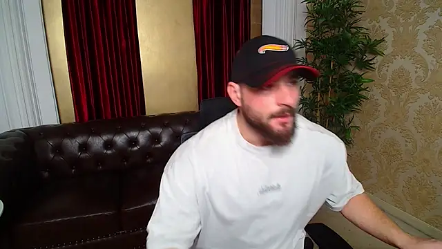 Snapshot of AdamJamesonn chatting on November 17, 2025, 5:55 am AdamJamesonn online show from November 17, 2025, 5:55 am