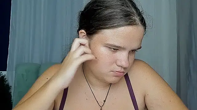 Snapshot of AdeleCruz chatting on September 22, 2025, 12:11 pm AdeleCruz online show from September 22, 2025, 12:11 pm