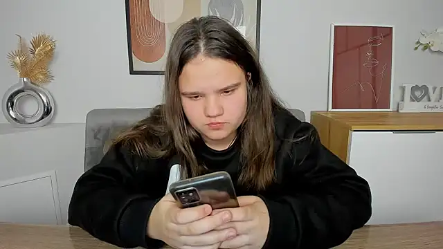 Snapshot of AdeleCruz chatting on March 4, 2025, 1:06 pm AdeleCruz online show from March 4, 2025, 1:06 pm