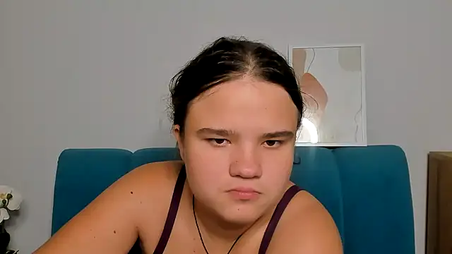 Snapshot of AdeleCruz chatting on October 2, 2025, 12:19 pm AdeleCruz online show from October 2, 2025, 12:19 pm