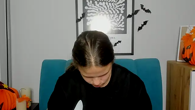 Snapshot of AdeleCruz chatting on November 2, 2025, 8:08 am AdeleCruz online show from November 2, 2025, 8:08 am