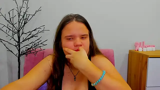 Snapshot of AdeleCruz chatting on March 17, 2025, 4:33 pm AdeleCruz online show from March 17, 2025, 4:33 pm