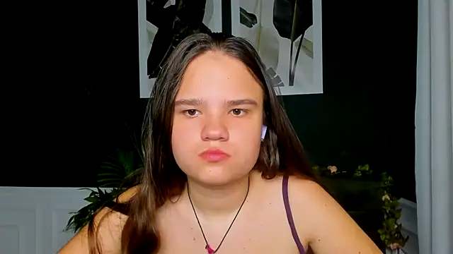 Snapshot of AdeleCruz chatting on May 2, 2026, 11:59 am AdeleCruz online show from May 2, 2026, 11:59 am