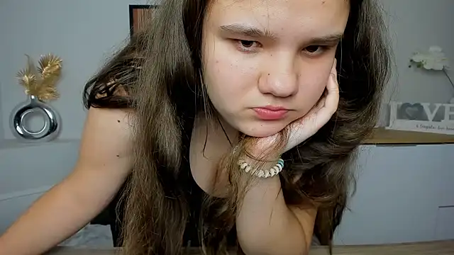 Snapshot of AdeleCruz chatting on March 1, 2025, 4:44 pm AdeleCruz online show from March 1, 2025, 4:44 pm