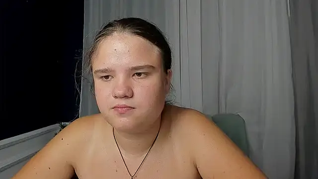 Snapshot of AdeleCruz chatting on September 14, 2025, 12:05 pm AdeleCruz online show from September 14, 2025, 12:05 pm