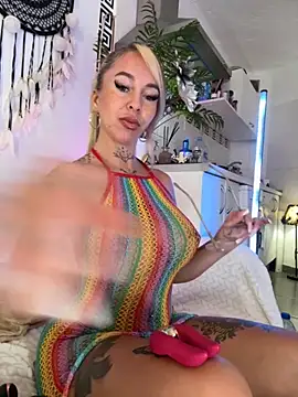 Snapshot of CheekyChels chatting on October 26, 2025, 12:16 pm CheekyChels online show from October 26, 2025, 12:16 pm