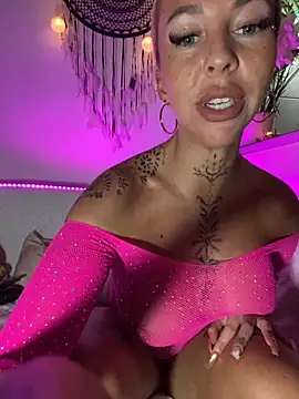 Snapshot of CheekyChels chatting on September 24, 2025, 6:14 pm CheekyChels online show from September 24, 2025, 6:14 pm