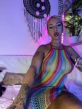 Snapshot of CheekyChels chatting on October 2, 2025, 4:10 pm CheekyChels online show from October 2, 2025, 4:10 pm