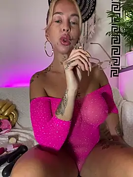 Snapshot of CheekyChels chatting on September 21, 2025, 9:36 am CheekyChels online show from September 21, 2025, 9:36 am