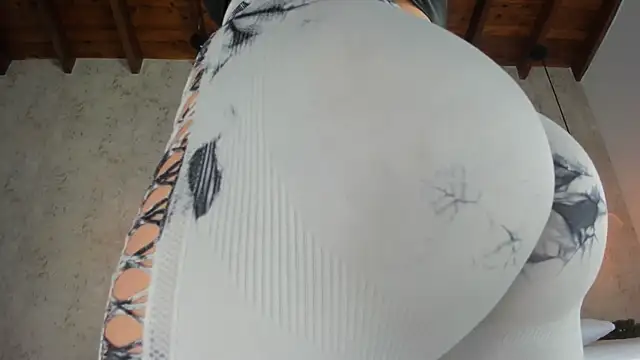 Snapshot of Marttina_Ruiz chatting on October 27, 2025, 7:37 pm Marttina Ruiz online show from October 27, 2025, 7:37 pm