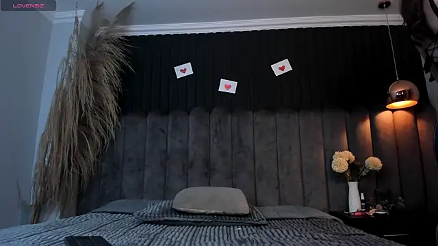 chelsea bolton  online show from February 18, 2026, 12:23 pm