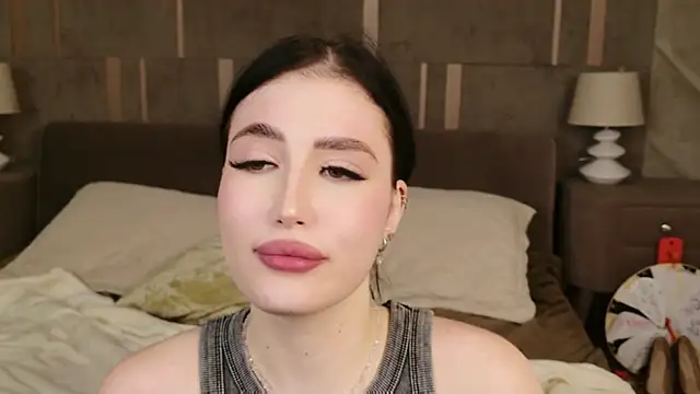 EmmaLawrens online show from October 5, 2025, 3:52 am