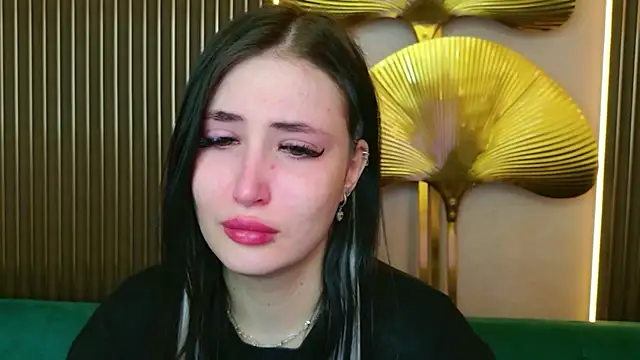 EmmaLawrens online show from April 17, 2026, 10:40 am