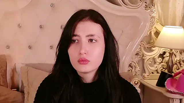 EmmaLawrens online show from February 4, 2026, 3:40 pm