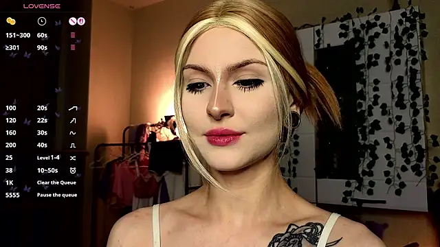 Snapshot of Emily__Mooree chatting on November 11, 2025, 3:34 am Emily Mooree online show from November 11, 2025, 3:34 am