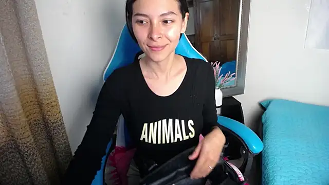 Snapshot of Aleska_Miami chatting on October 28, 2025, 7:02 pm Aleska Miami online show from October 28, 2025, 7:02 pm