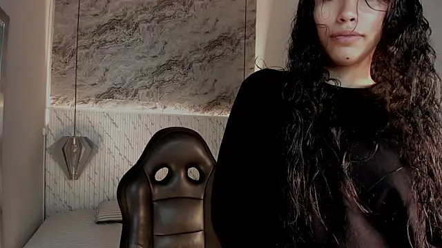 vaiolethsan   online show from June 27, 2026, 8:04 pm