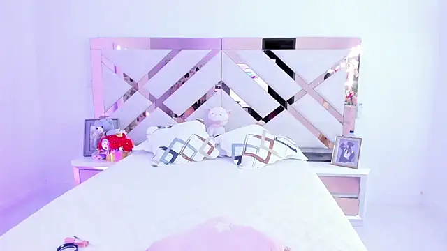 trissha xk1 online show from April 21, 2026, 1:17 pm