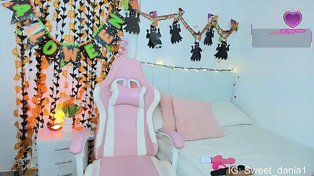 sweet dania  online show from October 30, 2025, 10:13 am