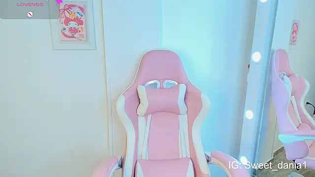 sweet dania  online show from March 11, 2025, 3:58 am