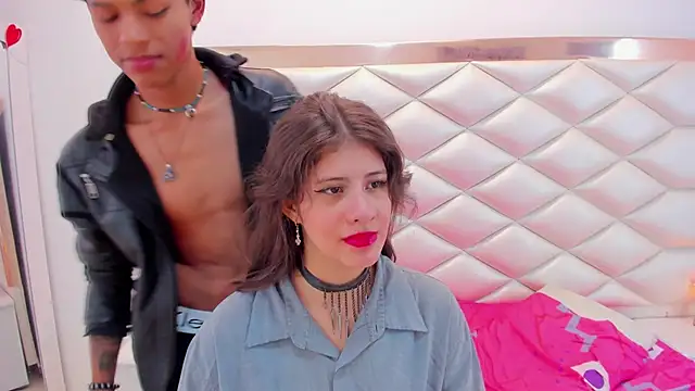 Snapshot of MiaQueen021 chatting on March 8, 2025, 9:40 pm MiaQueen021 online show from March 8, 2025, 9:40 pm