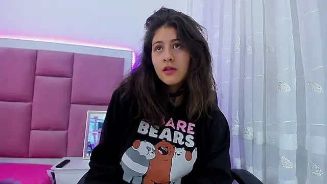 Snapshot of MiaQueen021 chatting on March 17, 2025, 11:13 pm MiaQueen021 online show from March 17, 2025, 11:13 pm