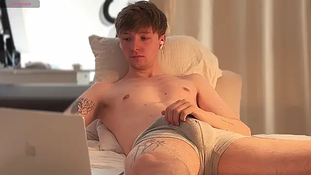 Snapshot of Calvin_Polanski chatting on June 25, 2026, 4:21 am Calvin Polanski online show from June 25, 2026, 4:21 am