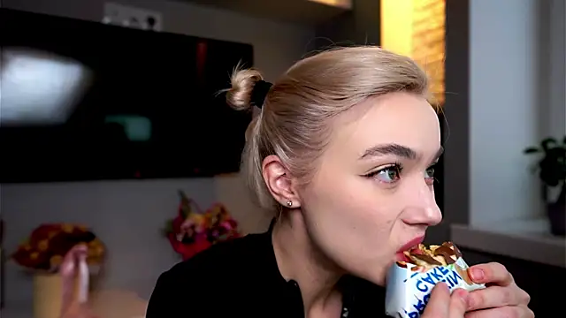 ileanacampbe online show from January 20, 2025, 5:48 am