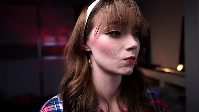 ileanacampbe online show from November 18, 2025, 5:44 am