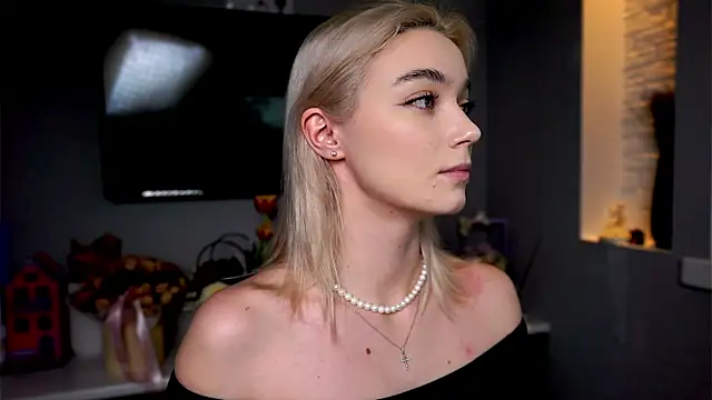 ileanacampbe online show from February 1, 2025, 5:28 am