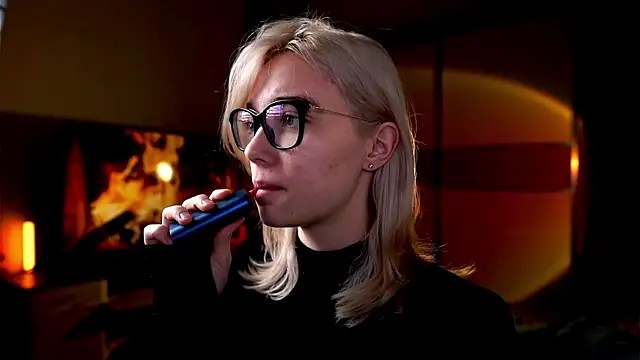 ileanacampbe online show from January 19, 2025, 5:26 am