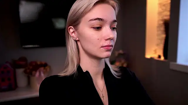 ileanacampbe online show from January 14, 2025, 5:08 am