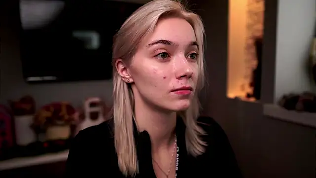 ileanacampbe online show from January 13, 2025, 7:00 am