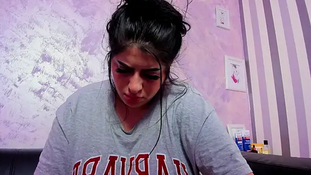 Snapshot of divineariax chatting on January 19, 2025, 2:06 pm divineariax online show from January 19, 2025, 2:06 pm