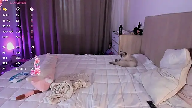 Snapshot of marin_light chatting on November 26, 2025, 10:37 am marin light online show from November 26, 2025, 10:37 am