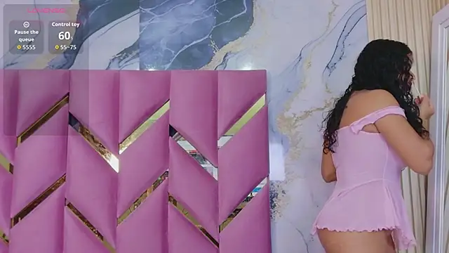 hotiergirl online show from April 20, 2026, 12:30 pm