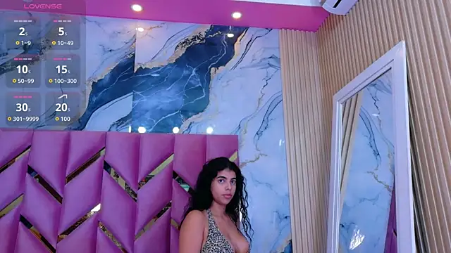 hotiergirl online show from December 17, 2025, 12:10 pm