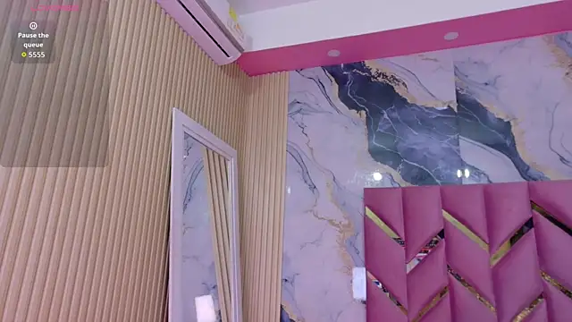 hotiergirl online show from February 24, 2026, 12:39 pm